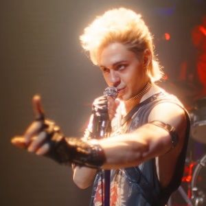 Video: Il Cast di THE LOST BOYS Esegue 'Have to Have You' in un Nuovo Clip