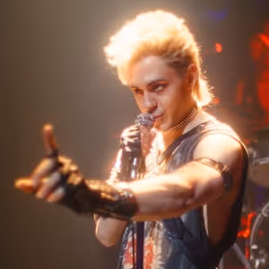 Video: THE LOST BOYS Cast Performs 'Have to Have You'