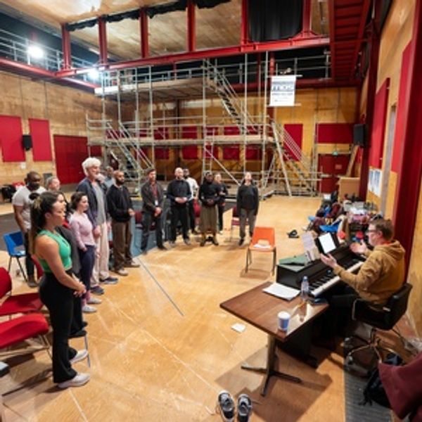 Photos: In Rehearsal with HENRY V at Royal Shakespeare Company Photo