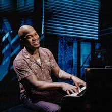 Photos: First Look at Ne-Yo in HELL'S KITCHEN