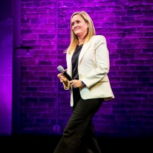 Photos: Samantha Bee's HOW TO SURVIVE MENOPAUSE Opens at Audible's Minetta Lane…