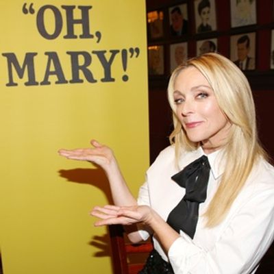 Photos: Jane Krakowski Meets the Press Ahead of Run in OH, MARY!