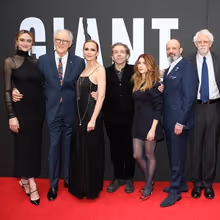 Photos: John Lithgow & GIANT Cast Walk the Red Carpet on Opening Night