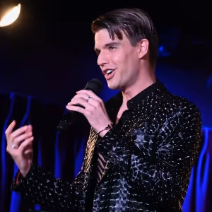 Photos: Mark William Returns to Green Room 42