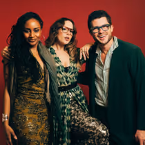 Exclusive: LITTLE SHOP OF HORRORS Alumni Strike Pose to Celebrate Milestone Run