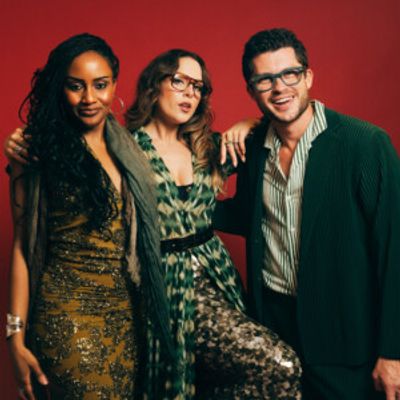 Exclusive: LITTLE SHOP OF HORRORS Alumni Strike Pose to Celebrate Milestone Run