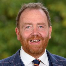 Adam Speers tritt dem Vorstand der Old Vic bei Photo