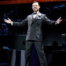 Photos: First Look at Max von Essen and Max Clayton in CHICAGO on Broadway