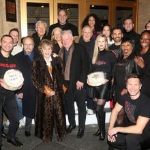 Photos: CHICAGO Receives Plaque at the Ambassadors Theatre For 27th Anniversary