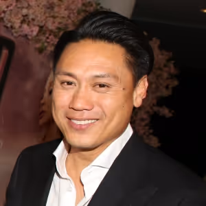 CRAZY RICH ASIANS Moving Forward at Max; Jon M. Chu to Executive Produce