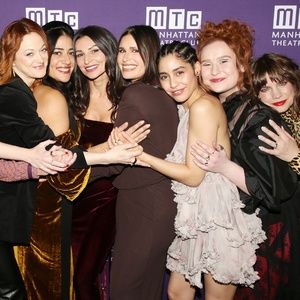 Photos: Anna Chlumsky, Julia Lester and More on the QUEENS Red Carpet