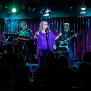 Review: Lisa Dennett's SONGS FROM MY CHILDHOOD Was A Nostalgic Journey at The Green R