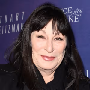 Anjelica Huston Reflects on SMASH Experience: 'I Wasn't Very Happy'
