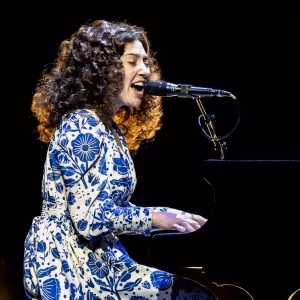 Photos: First Look At BEAUTIFUL: THE CAROLE KING MUSICAL At Paramount Theatre