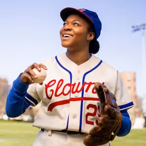 Photos: First Look At Jennifer Mogbock In TONI STONE At the Huntington Theatre