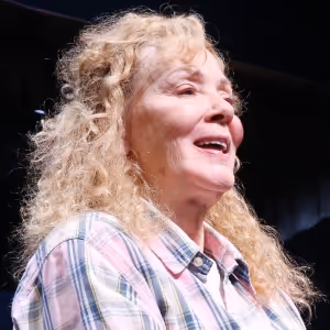 Video: Jean Smart Returns to CALL ME IZZY After Injury: 'People Told Me to Break a…