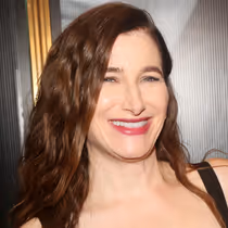 Kathryn Hahn Says 'Mother Knows Best' Choreography is 'Out of This World'