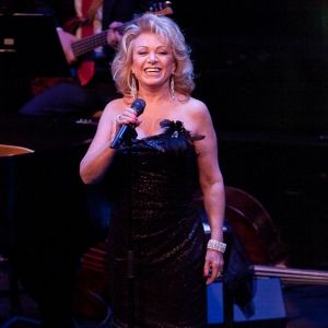 West End Star Elaine Paige to be Given Damehood