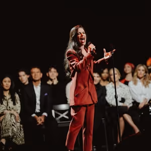 Video: Watch the Full MISCAST26 with Lea Michele, Darren Criss, Caissie Levy, and…