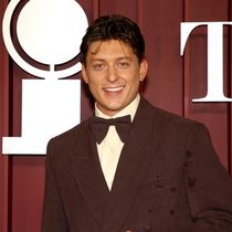 Tom Francis Joins Cast of Apple Series THE OFF WEEKS