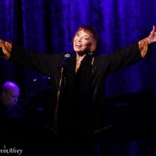 Photos: Singer/Actress Karen Akers Returns to Birdland