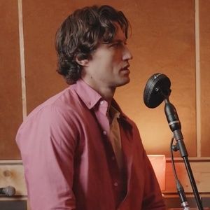 Video: Jordan Luke Gage e Daniel Krikler si esibiscono in ‘A Million Things I Know’ da REDCLIFFE