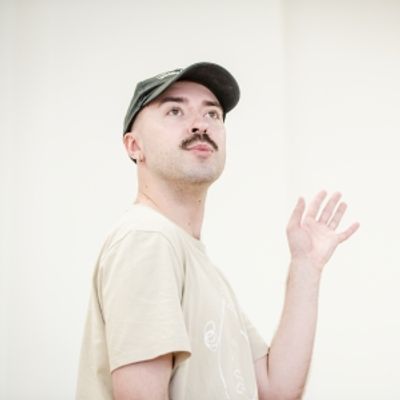 Photos: Rob Madge in Rehearsal For BUYER &amp; CELLAR