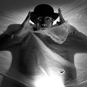 La Compañía Onírico Danza-teatro Del Gesto Reestrena La Obra Errantes-Viaje A La…