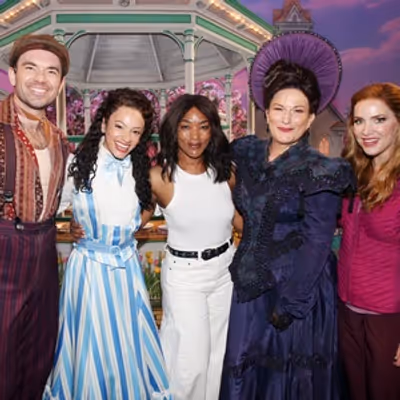 Photos: Angela Bassett Visits the Cast of SCHMIGADOON! on Broadway