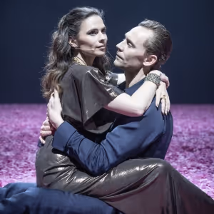 Photos: Tom Hiddleston & Hayley Atwell Star in MUCH ADO ABOUT NOTHING at Theatre…