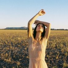 Video: Grace Cummings Releases 'A Precious Thing' From Upcoming Album 'Ramona'