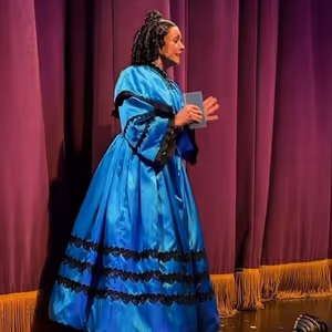 Video: OH, MARY! Star Jane Krakowski's 'Red Bucket Speech' Goes Hilariously Wrong