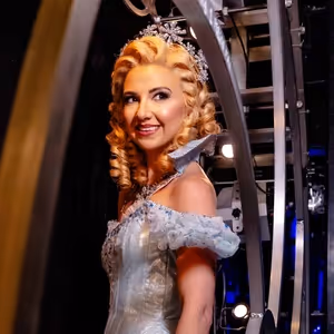 Photos: WICKED Celebrates 19th Anniversary in London With '5 Minute Call'