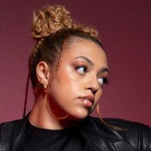 Mahalia announces Becca Hatch as Special Guest on In Real Life Australian Tour This A