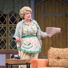 Photos: NOISES OFF at Great Lakes Theater