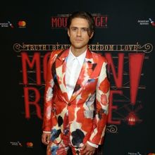 Video: Aaron Tveit Sings National Anthem for Knicks Vs. Pacers Game
