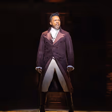 Leslie Odom Jr. 今晚重返《汉密尔顿》伦敦西区演出，继周四中场退场后 Photo