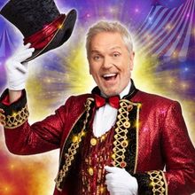 Cast Set For GOLDILOCKS at Milton Keynes Theatre