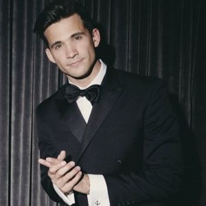 MAYBE HAPPY ENDING's Dez Duron Will Perform Free Concert in Bryant Park