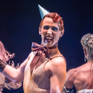 New Photos: Adam Gillen and Katherine Langford in CABARET at the Kit Kat Club in…
