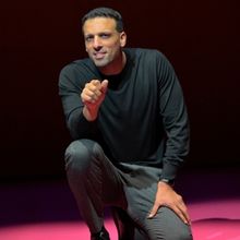 Photos: First Look at Ari'el Stachel's Solo Show OUT OF CHARACTER at Berkeley Rep