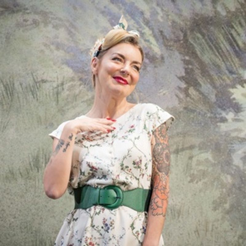 Wake Up With BroadwayWorld January 7, 2026- First Look At Carrie Coon and More In BUG On Broadway Image