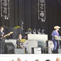 Photo Review: Mary Kutter and Junior Brown, Special Guest for  Hank Williams, Jr.