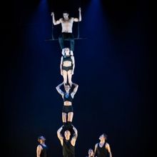 The 7 Fingers Bring DUEL REALITY to the Ahmanson Theatre