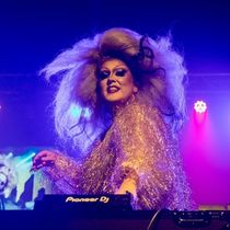 Tollie Parton Will Host Royal Countess Zingara’s New Year’s Eve Show at Century City
