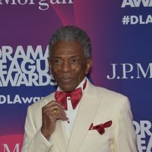 Photos: Stars From SOME LIKE IT HOT, INTO THE WOODS And More Hit The Red Carpet At Th