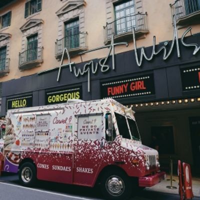 Photos: FUNNY GIRL Celebrates 500 Broadway Performances With A Visit From Carvel!