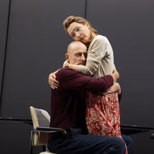 Review Roundup: Mark Strong and Lesley Manville Star in OEDIPUS on Broadway