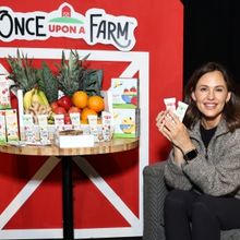 Photos: Jennifer Garner Celebrates Once Upon A Farm Refrigerated Oat Bar Launch in Br