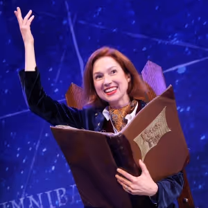 Photos: Ellie Kemper Joins the Cast of PETER PAN GOES WRONG